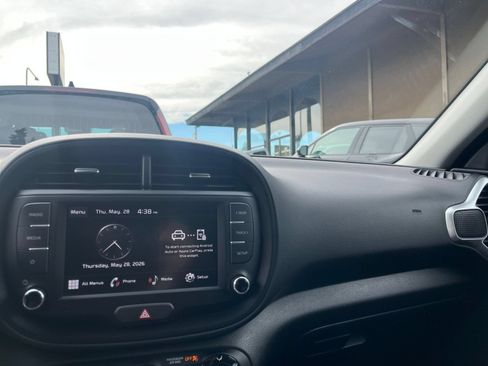 Used 2025 Kia Soul LX w/ LX Technology Package FWD image 20