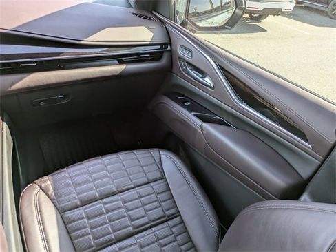 Used 2024 Cadillac Escalade Sport Platinum w/ LPO, ONYX Package image 18
