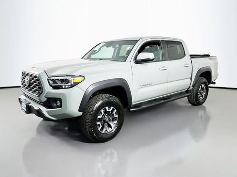 Used 2023 Toyota Tacoma TRD Off-Road w/ Technology Package AWD/4WD image 4