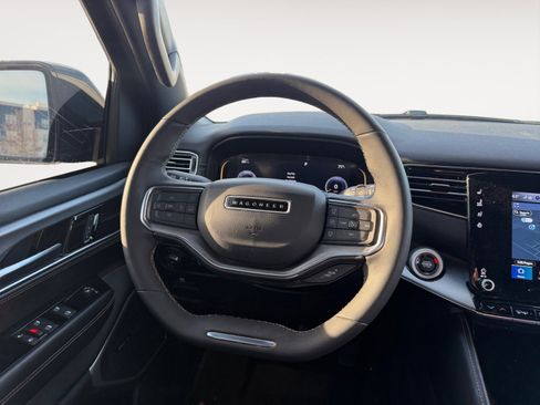 Used 2023 Jeep Wagoneer Series II image 10