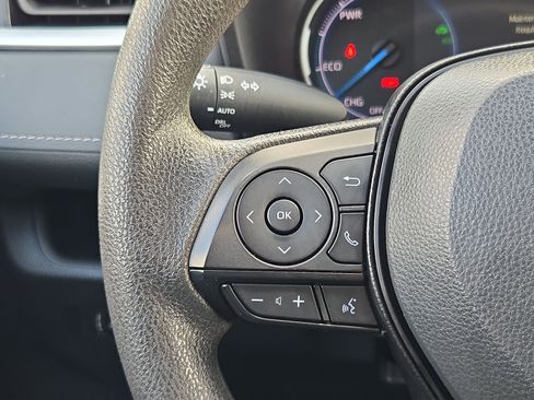 Used 2025 Toyota RAV4 XLE AWD/4WD image 18