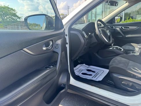 Used 2016 Nissan Rogue SV w/ SV Premium Package AWD/4WD image 7