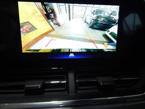 Used 2025 Chevrolet Trax LT w/ Driver Confidence Package image 28