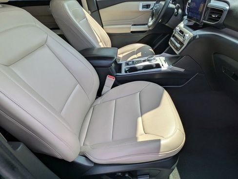 Used 2024 Ford Explorer XLT w/ Equipment Group 202A AWD/4WD image 19