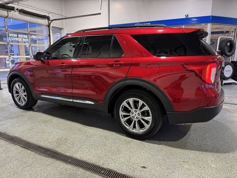 Used 2021 Ford Explorer XLT w/ Equipment Group 202A image 5
