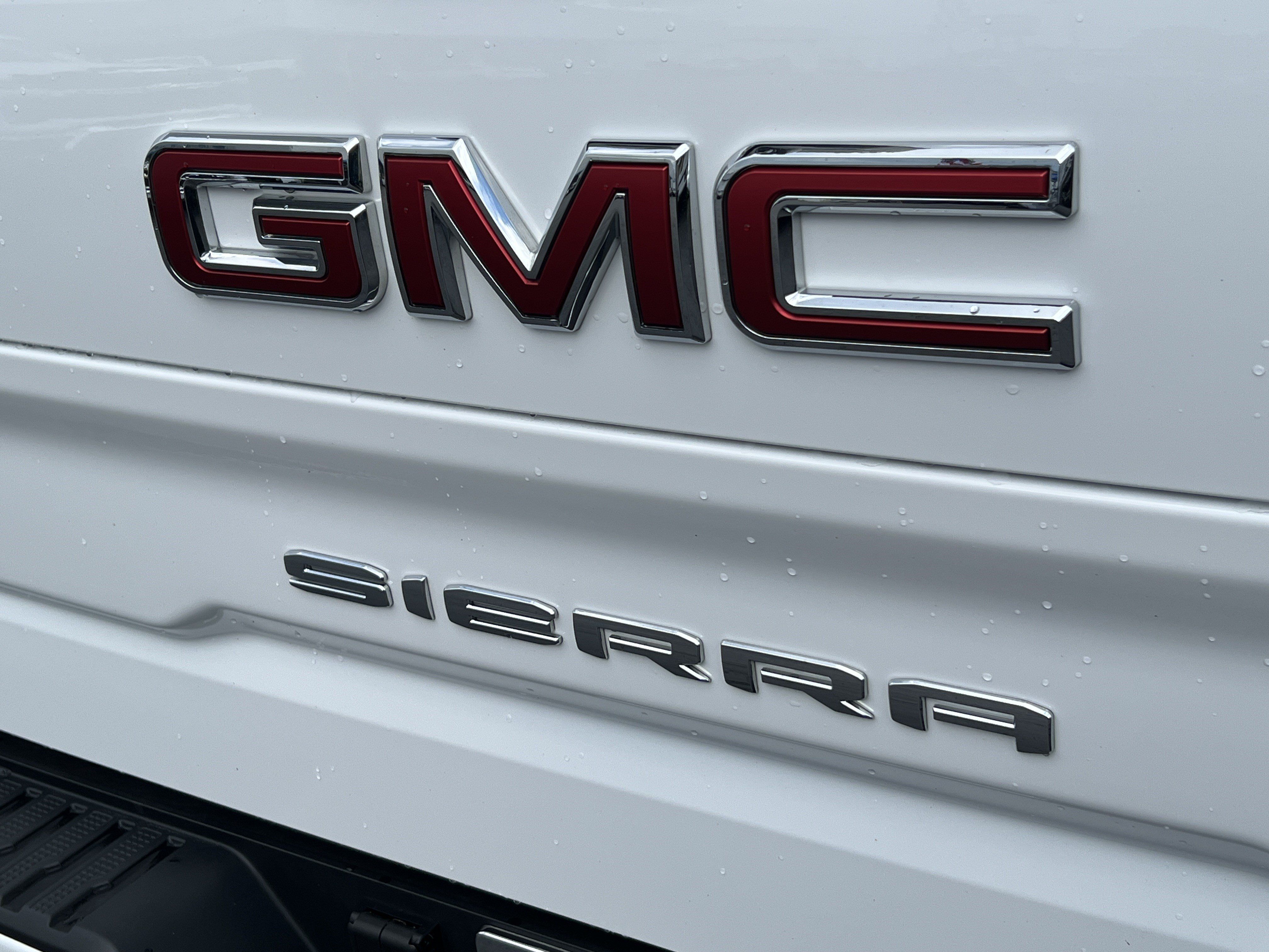 Used 2025 GMC Sierra 1500 AT4 w/ Technology Package AWD/4WD image 8