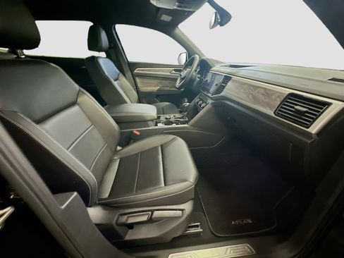 Used 2023 Volkswagen Atlas Cross Sport SE w/ Black Wheel Package AWD/4WD image 32