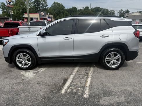 Used 2019 GMC Terrain SLE w/ Driver Convenience Package FWD image 5