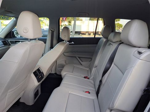 Certified 2022 Volkswagen Atlas SE image 9