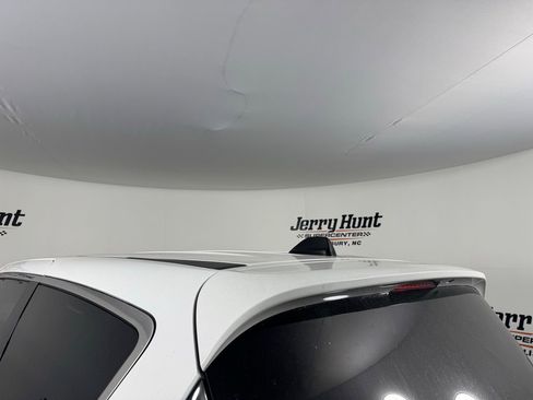 Used 2024 Chrysler Pacifica Limited image 7