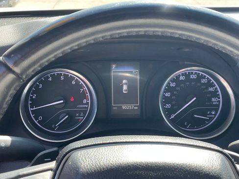 Used 2020 Toyota Camry SE w/ Carpet Mat Package image 10