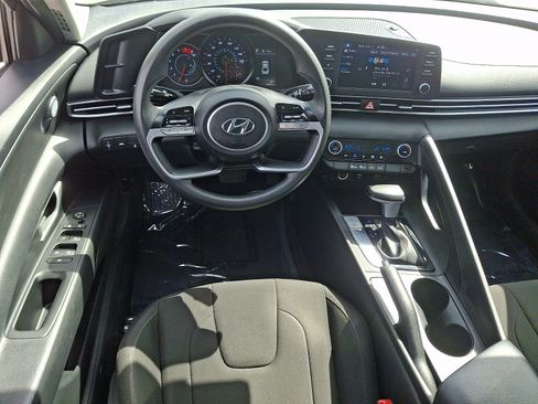 Used 2023 Hyundai Elantra SEL FWD image 11