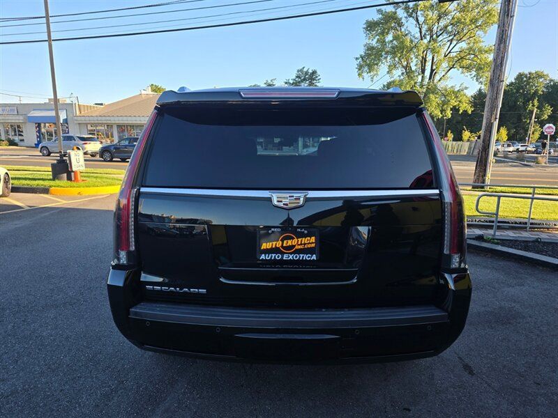 Used 2017 Cadillac Escalade Premium Luxury AWD/4WD image 28