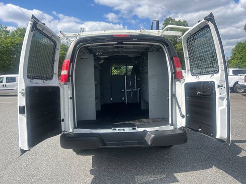 Used 2017 Chevrolet Express 2500 RWD image 27