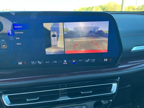 Used 2024 Chevrolet Traverse RS image 19