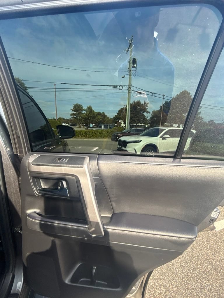 Used 2022 Toyota 4Runner SR5 AWD/4WD image 21
