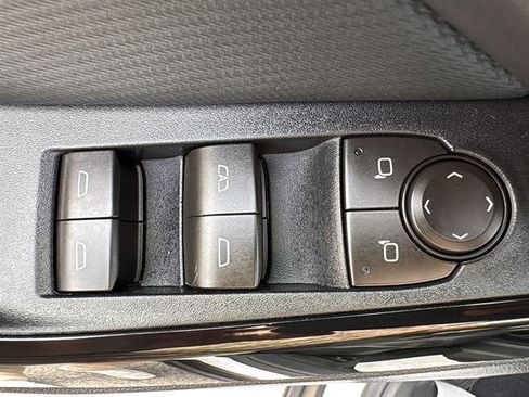 New 2026 Chevrolet Equinox LT w/ Convenience Package II FWD image 27