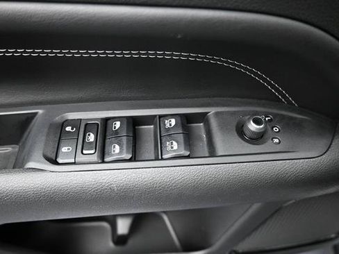 Used 2024 Jeep Compass Latitude w/ Altitude Special Edition AWD/4WD image 5