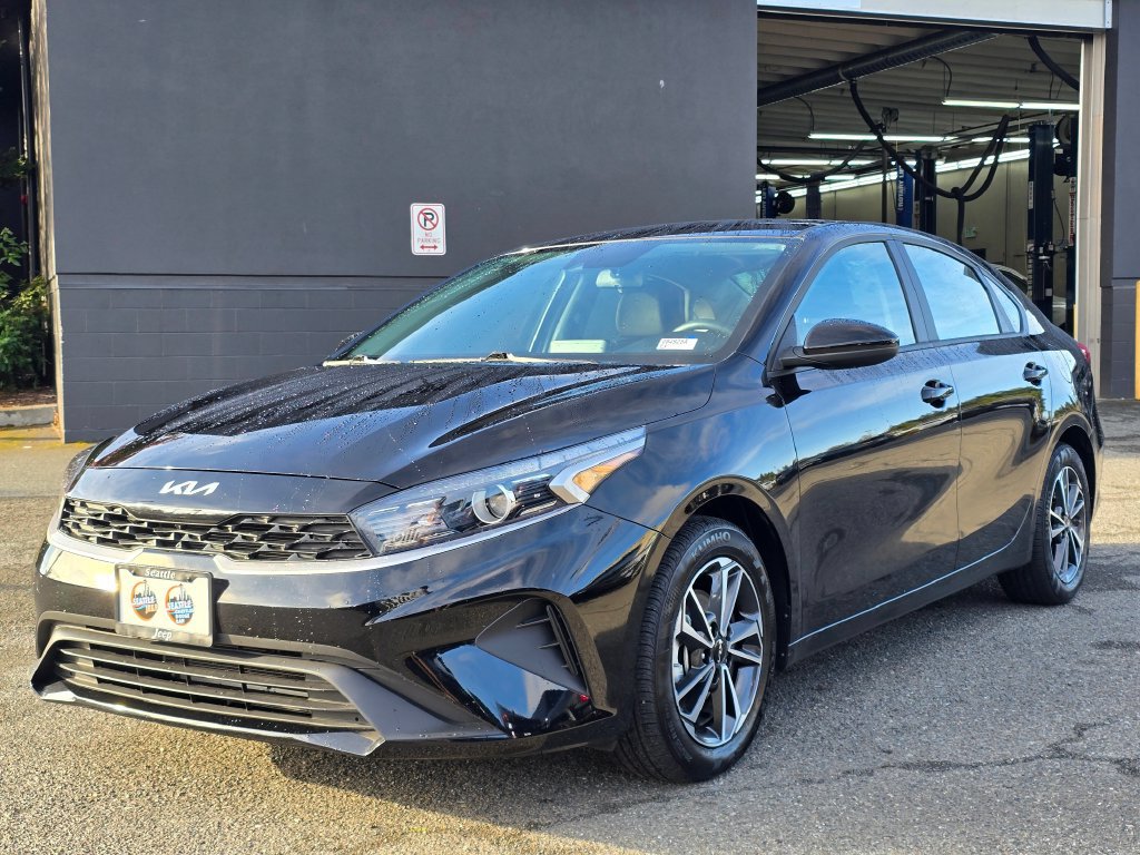 Used 2022 Kia Forte LXS FWD image 3