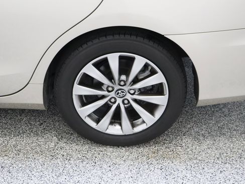 Used 2017 Toyota Camry XLE w/ Moonroof Package FWD image 10