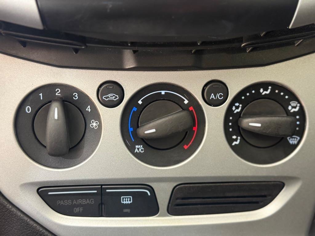 Used 2012 Ford Focus SE FWD image 20