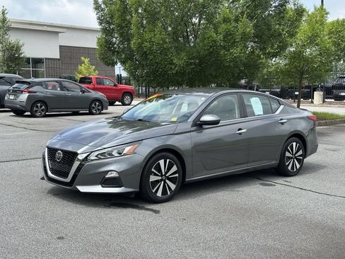 Certified 2022 Nissan Altima 2.5 SV FWD image 3