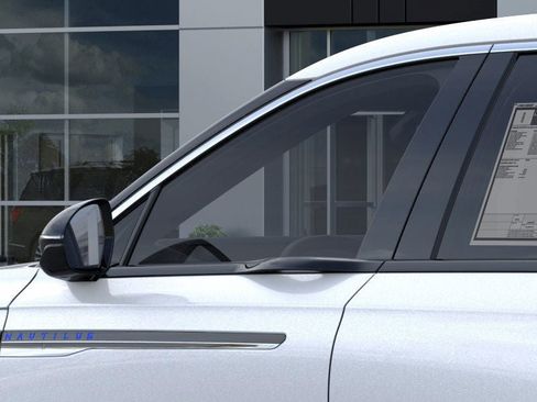 New 2025 Lincoln Nautilus Premier image 20