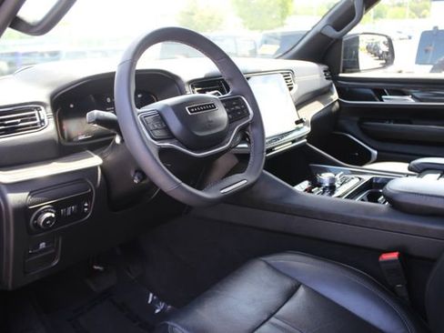 Used 2022 Jeep Wagoneer Series III AWD/4WD image 3