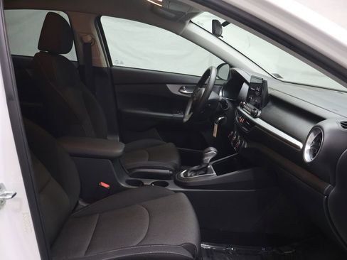 Used 2023 Kia Forte LXS w/ LXS Technology Package FWD image 9
