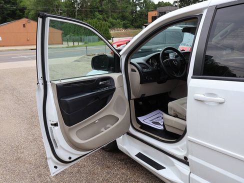 Used 2017 Dodge Grand Caravan SE w/ Power Window Group FWD image 19