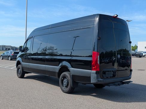 Used 2022 Mercedes-Benz Sprinter 2500 image 3