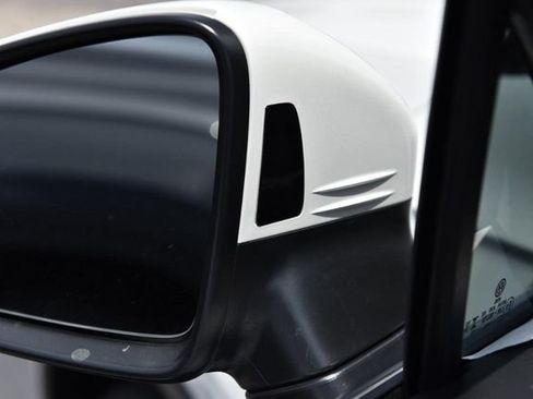 Certified 2023 Volkswagen Tiguan SE FWD image 9