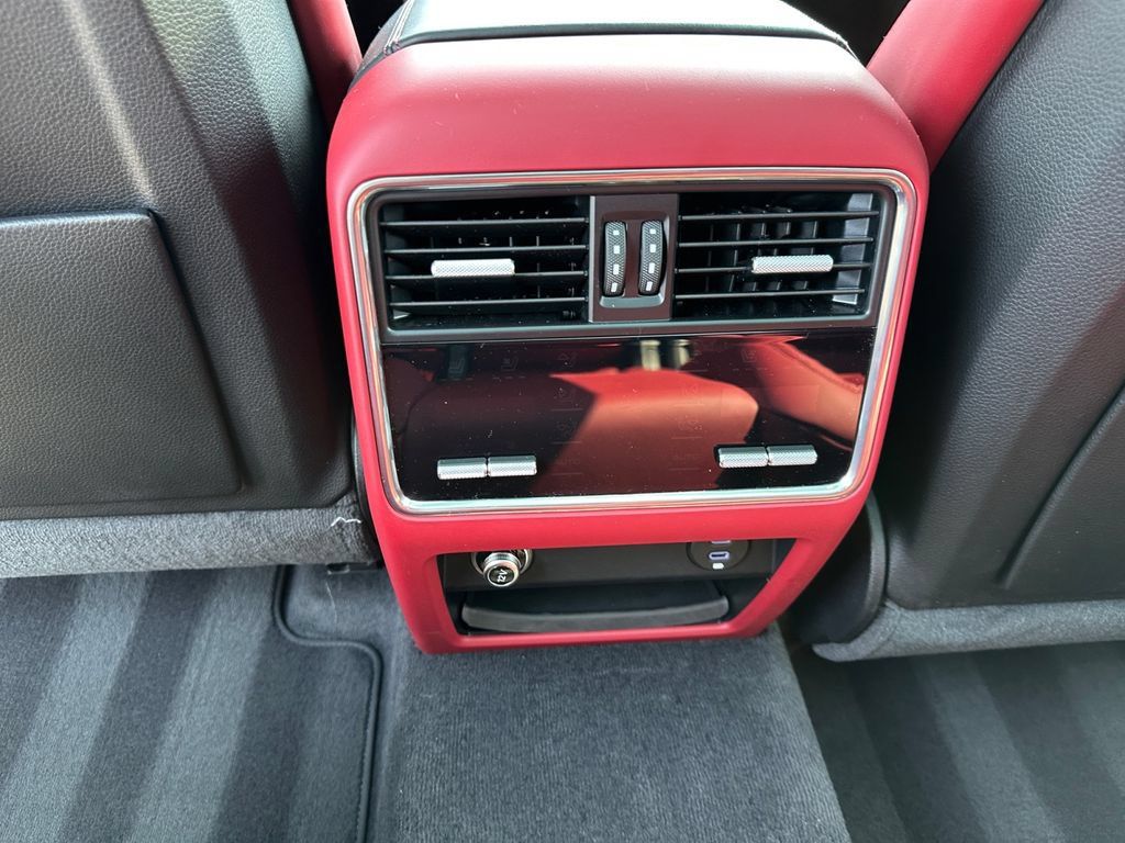 Used 2023 Porsche Cayenne Turbo AWD/4WD image 18