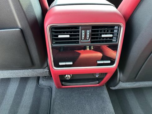 Used 2023 Porsche Cayenne Turbo AWD/4WD image 18