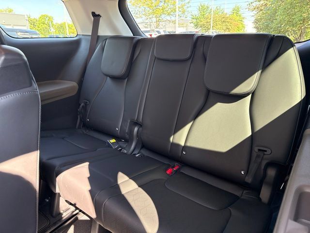 Used 2025 Kia Carnival FWD image 41