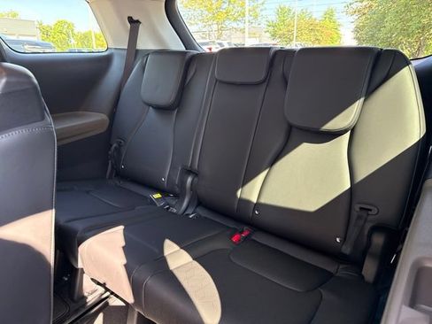 Used 2025 Kia Carnival FWD image 41