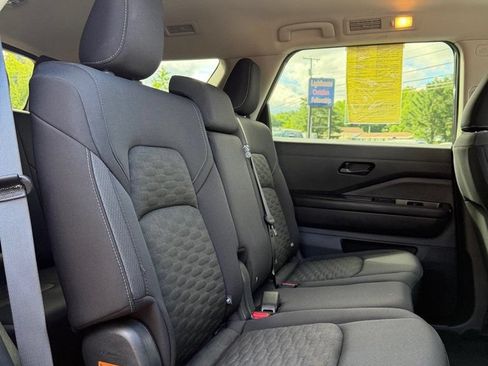 Used 2023 Nissan Pathfinder S AWD/4WD image 14