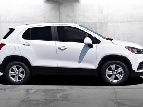 Used 2022 Chevrolet Trax LS w/ Tint and Cruise Package AWD/4WD image 5
