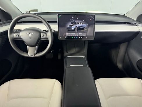 Used 2024 Tesla Model Y 2WD image 12