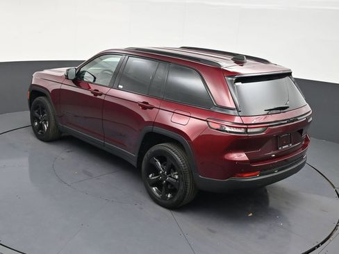 Used 2025 Jeep Grand Cherokee Limited w/ Black Appearance Package RWD image 15