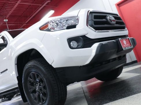 Used 2022 Toyota Tacoma SR5 RWD image 30