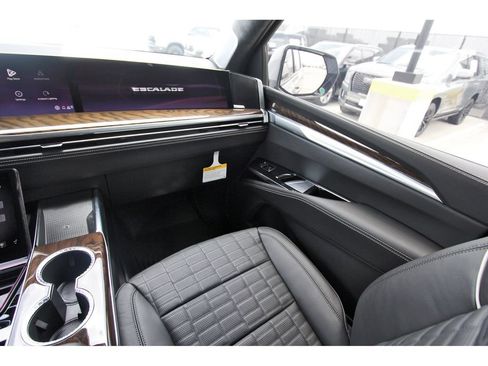 New 2026 Cadillac Escalade Platinum Sport w/ LPO, ONYX Package AWD/4WD image 10