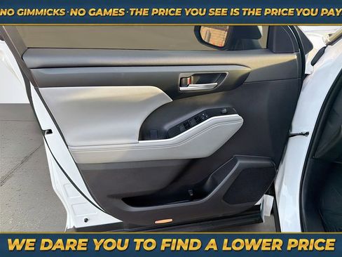 Used 2025 Toyota Highlander XLE AWD/4WD image 23