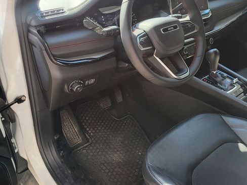 Used 2025 Jeep Compass Trailhawk AWD/4WD image 7