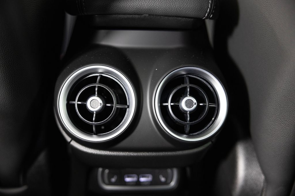 New 2026 Alfa Romeo Stelvio Sprint AWD/4WD image 33