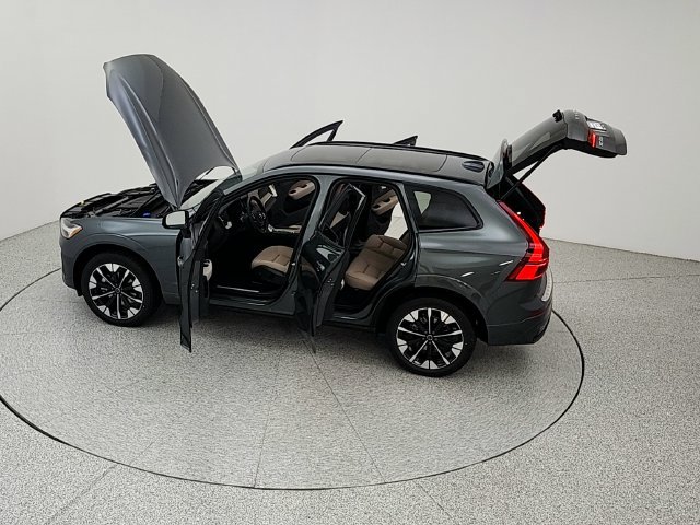 New 2027 Volvo XC60 B5 Plus AWD/4WD image 40