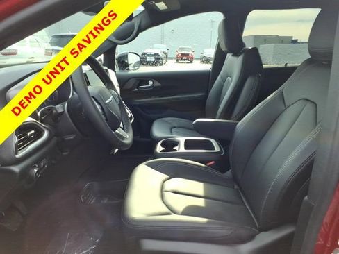New 2026 Chrysler Pacifica Select FWD image 17