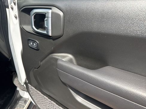 Used 2022 Jeep Wrangler Unlimited Sport image 15