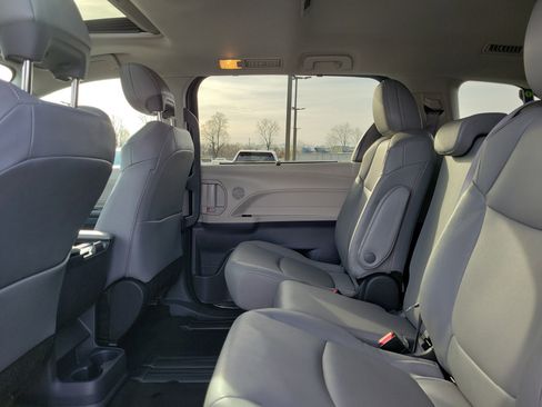 Used 2024 Toyota Sienna XLE image 11