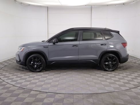 Certified 2024 Volkswagen Taos SE image 8